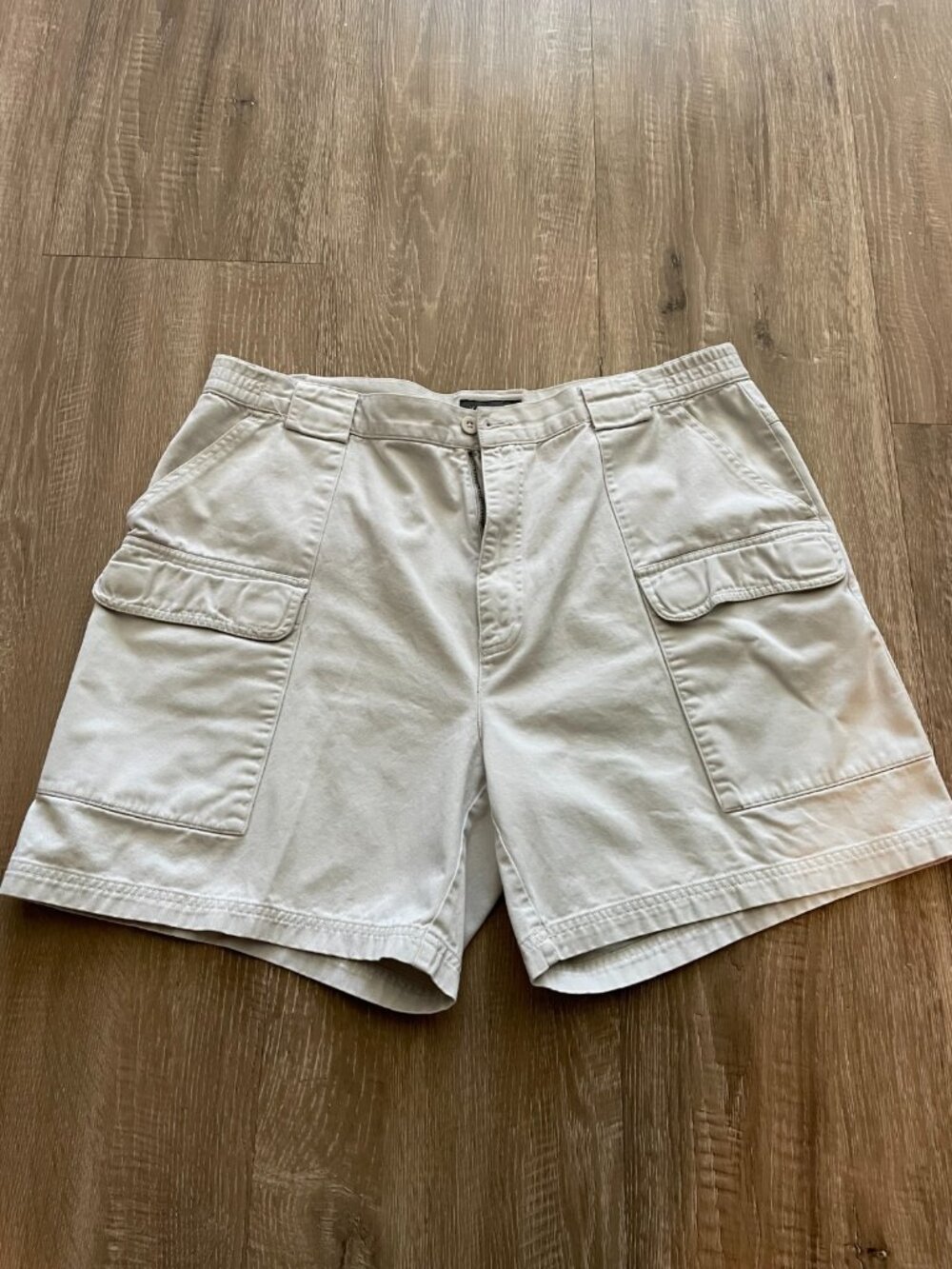 Van Heusen Cargo Shorts Men's Size 38 Beige Light Khaki Summer Coastal Wear